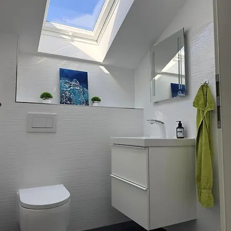 Helle Wohlfühlwohnung In Naturnaher Lage Vor München *